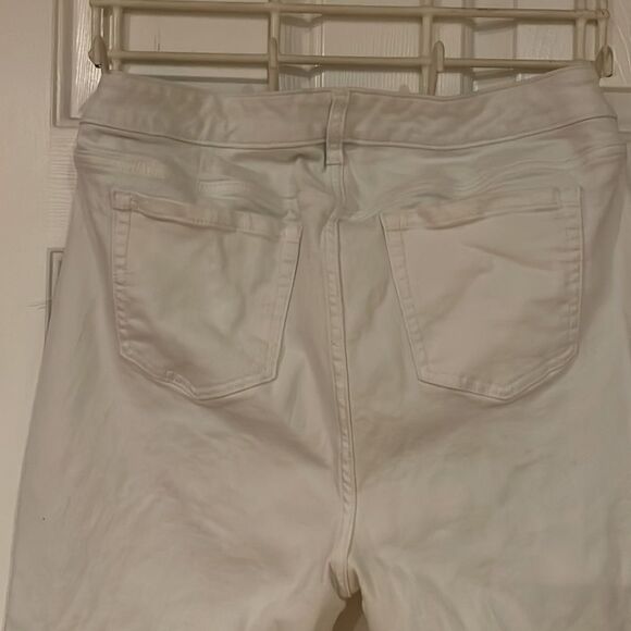 Torrid white vintage stretch crop boyfriend 🌻 - Picture 6 of 8